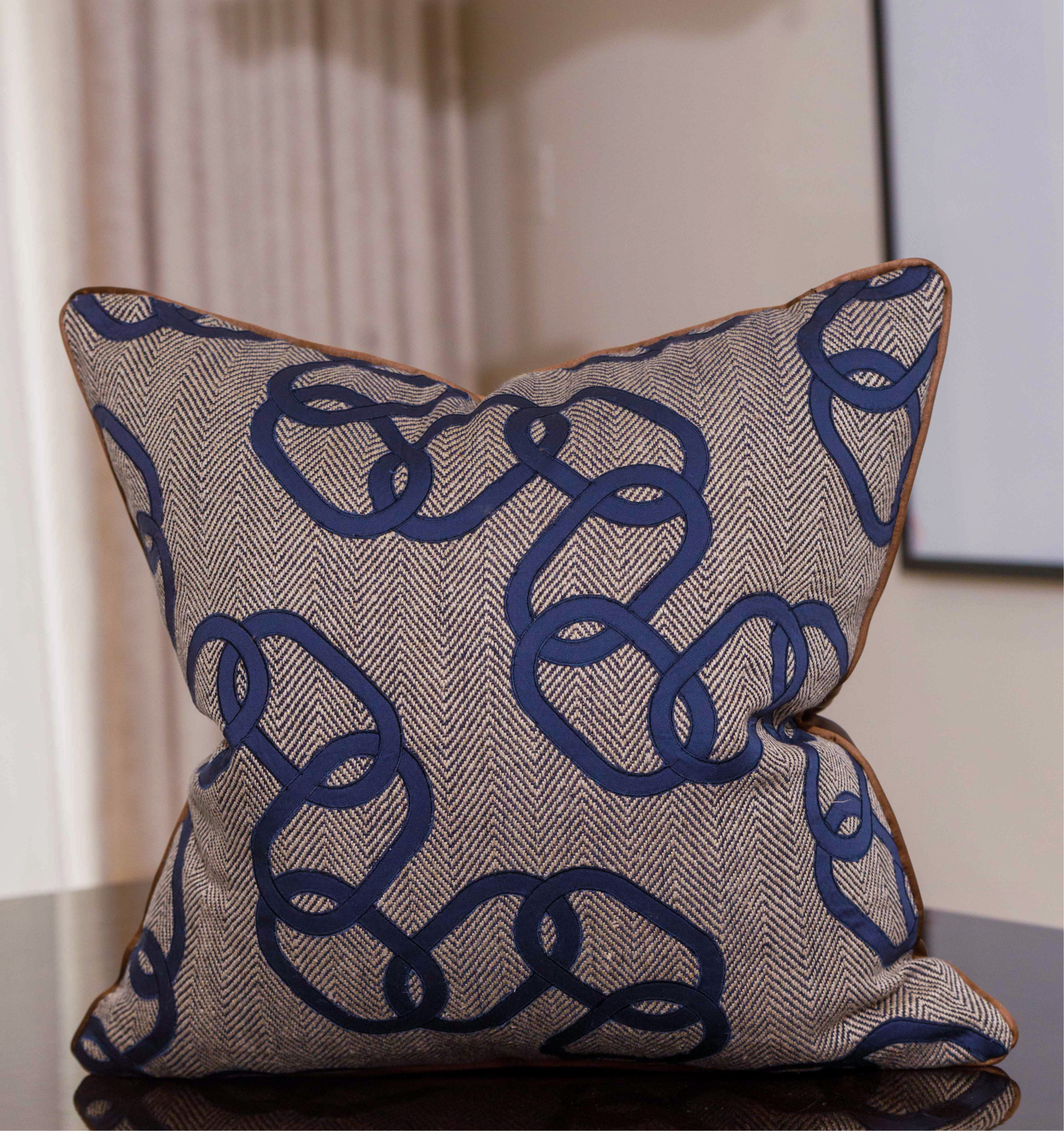 Trace Cushion Onyx.JPG